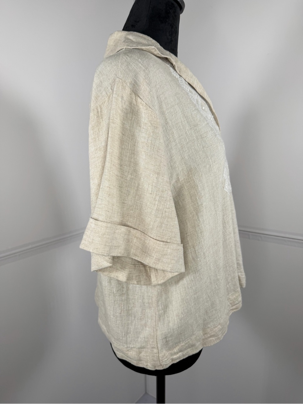 NWT Banana Republic Linen Blend Embroidered Blouse Beige Size Medium - Picture 3 of 7